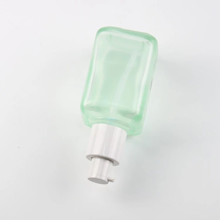 travel container for liquid foundation